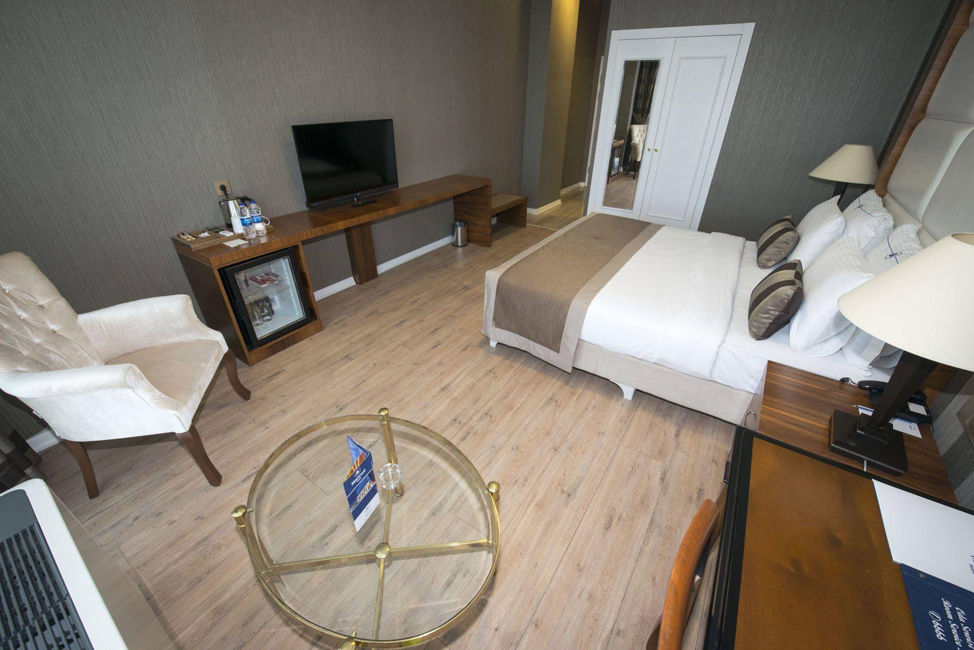 Manesol Fuar Hotel Istanbul Exterior photo